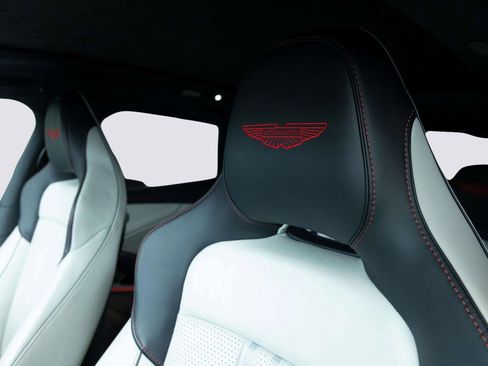 Used 2025 Aston Martin DBX 707 image 17