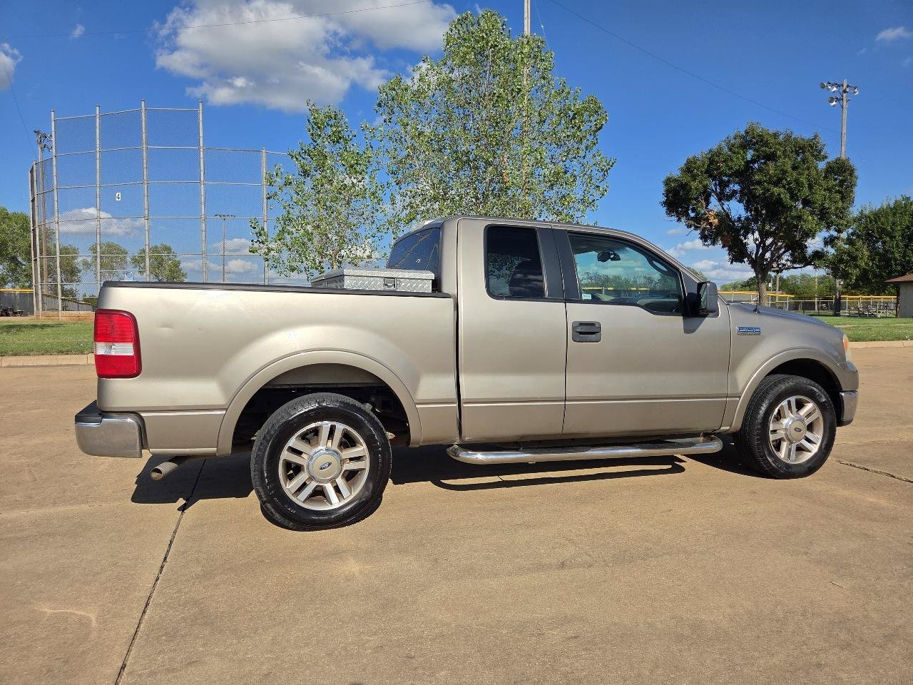 Used 2005 Ford F150 Lariat RWD image 23
