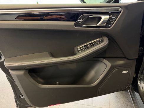 Certified 2026 Porsche Macan AWD/4WD image 15