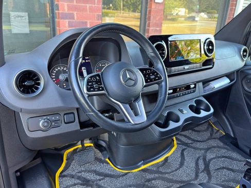 Used 2021 Mercedes-Benz Sprinter 2500 w/ Comfort Plus Package image 12