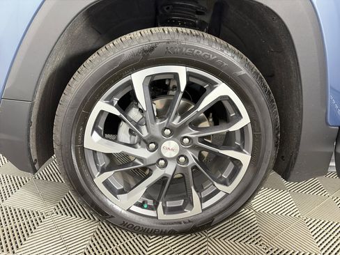 Certified 2024 GMC Terrain SLT w/ Infotainment Package II AWD/4WD image 13