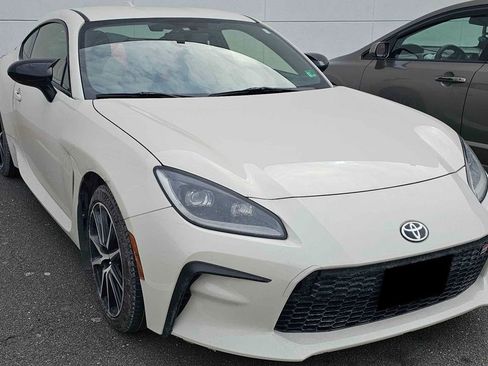 Used 2024 Toyota GR86 image 1