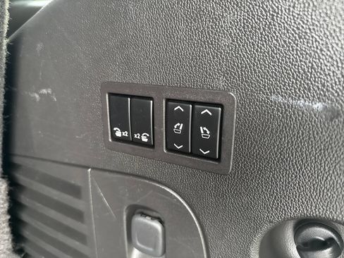 Used 2017 GMC Yukon Denali image 8