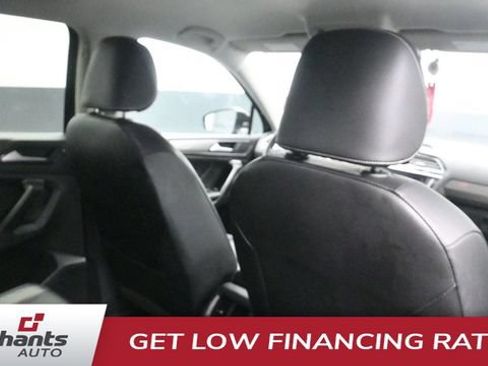 Used 2024 Volkswagen Tiguan SE FWD image 11