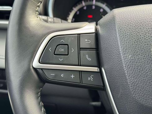 Used 2022 Toyota Highlander XLE image 22