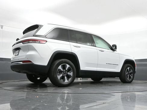 Used 2022 Jeep Grand Cherokee Limited 4xe w/ Luxury Tech Group II AWD/4WD image 40