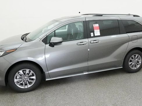 New 2026 Toyota Sienna XLE FWD image 10