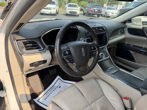 Used 2017 Lincoln Continental Select w/ Climate Package FWD image 14