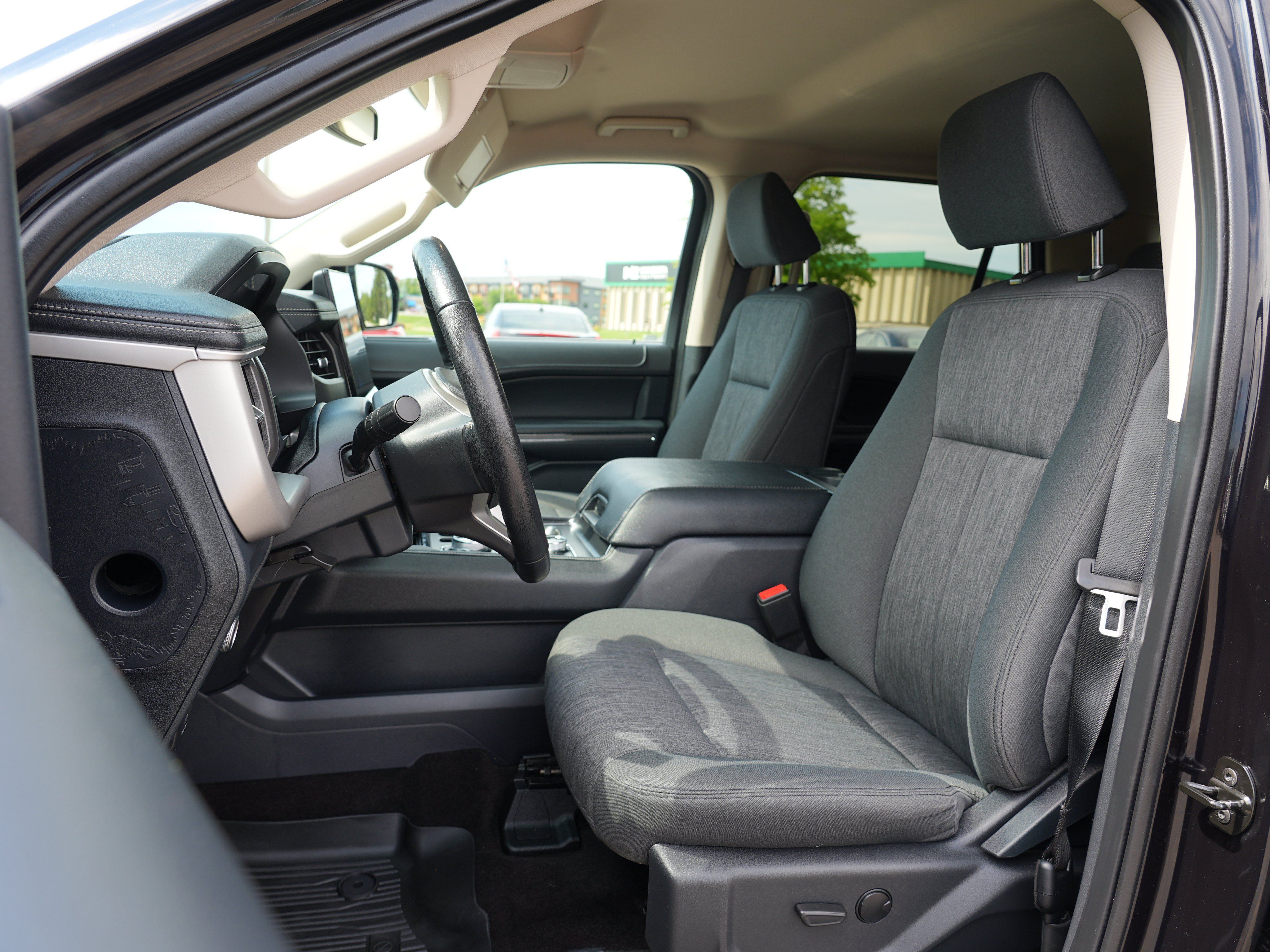 Used 2022 Ford Expedition XLT AWD/4WD image 12