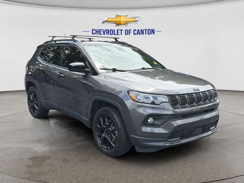 Used 2023 Jeep Compass Latitude AWD/4WD image 3