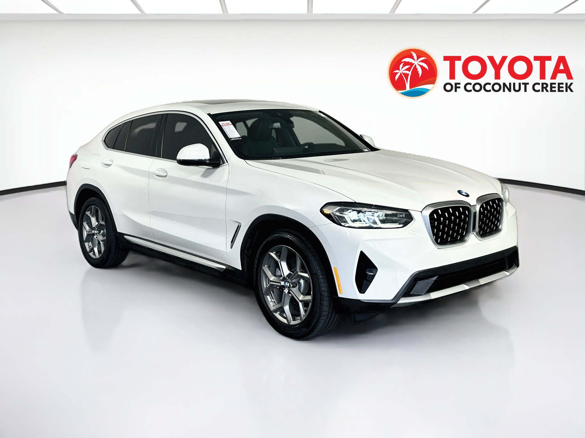 Used 2023 BMW X4 xDrive30i w/ Convenience Package AWD/4WD image 1