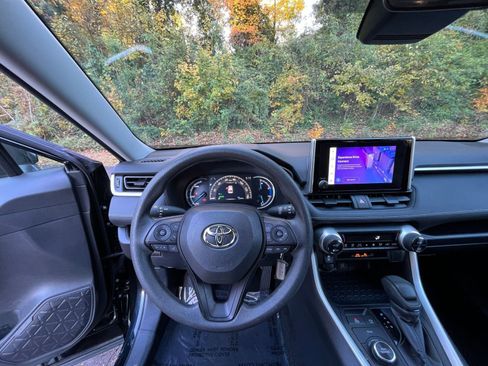 Used 2025 Toyota RAV4 LE image 30