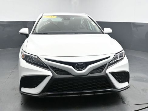 Used 2023 Toyota Camry SE FWD image 3
