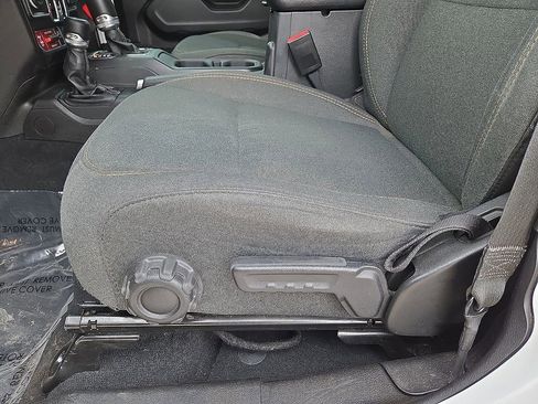 Used 2024 Jeep Wrangler Unlimited AWD/4WD image 23