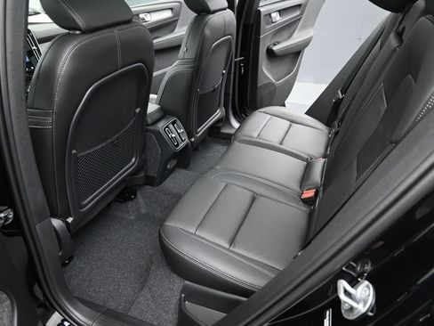 New 2025 Volvo XC40 B5 Core w/ Protection Package Premier image 26