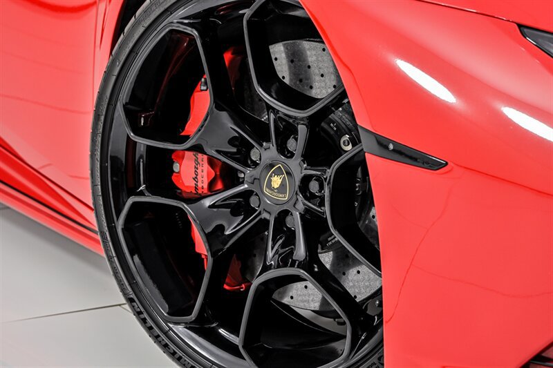 Used 2021 Lamborghini Huracan EVO RWD image 4