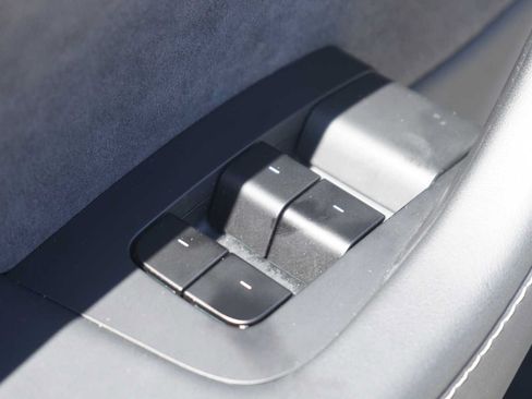Used 2025 Tesla Model Y Long Range RWD image 18