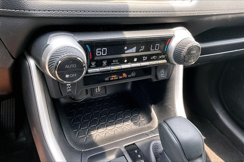 Used 2025 Toyota RAV4 XLE AWD/4WD image 15