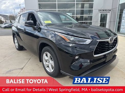 Used 2023 Toyota Highlander LE AWD/4WD image 1