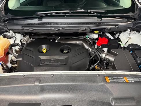 Used 2018 Ford Edge SE FWD image 8