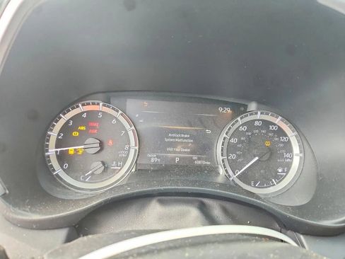 Used 2023 Toyota Highlander XLE FWD image 9