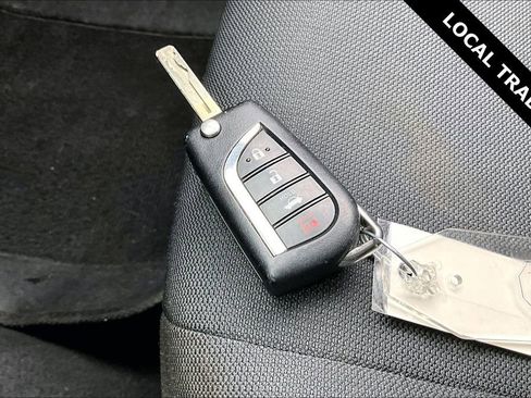 Used 2022 Toyota Corolla LE image 32