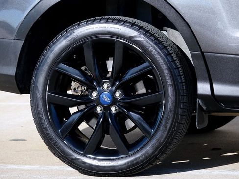 Used 2017 Ford Escape SE w/ SE Sport Appearance Package image 28