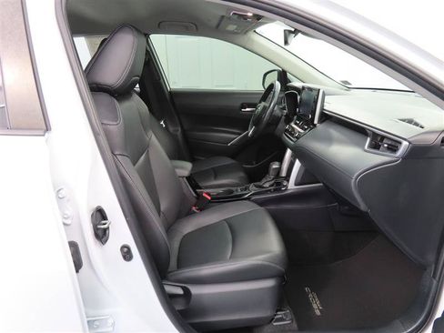 Used 2022 Toyota Corolla Cross XLE FWD image 36