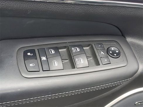 Used 2021 Jeep Grand Cherokee Overland image 18