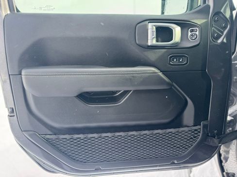 Used 2021 Jeep Wrangler Unlimited Sahara w/ Uconnect 4C Nav & Sound Group image 14