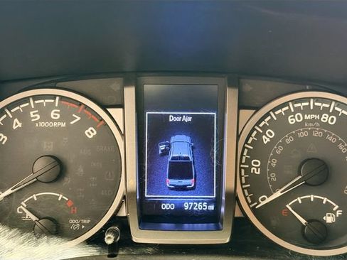 Certified 2019 Toyota Tacoma SR5 AWD/4WD image 10