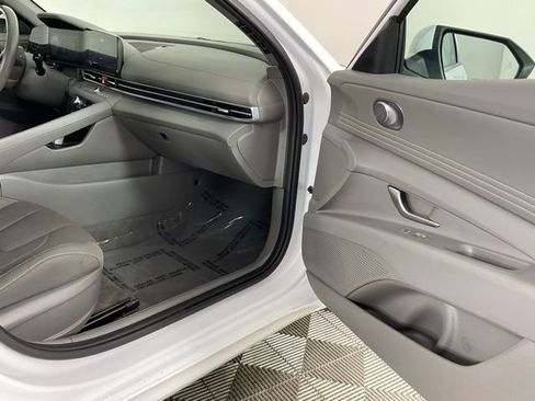 Used 2025 Hyundai Elantra SEL FWD image 16