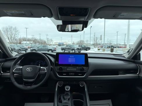 Used 2024 Toyota Grand Highlander Limited image 15