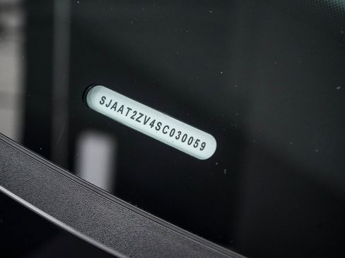 New 2025 Bentley Bentayga image 50