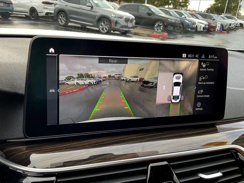 Used 2021 BMW 530e xDrive image 24