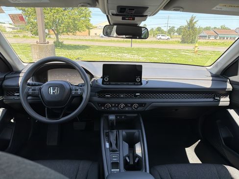Used 2025 Honda Accord SE image 10
