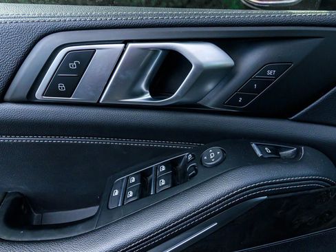 Used 2022 BMW X5 sDrive40i w/ M Sport Package image 23