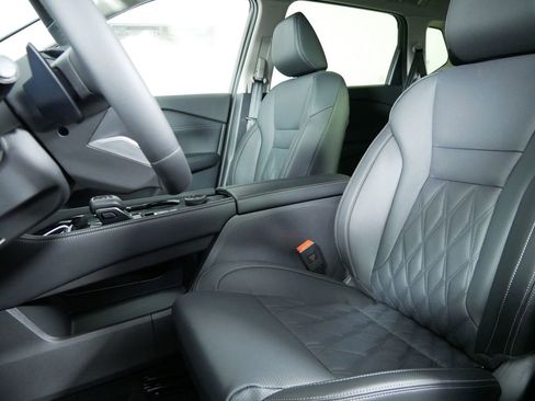 Used 2025 Nissan Rogue Platinum image 12