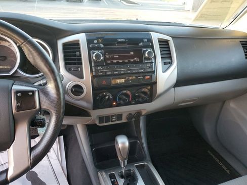 Used 2012 Toyota Tacoma 4x4 Access Cab image 16