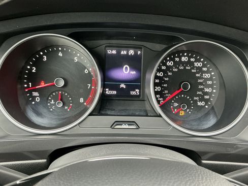 Used 2021 Volkswagen Tiguan SE w/ Panoramic Sunroof Package image 8