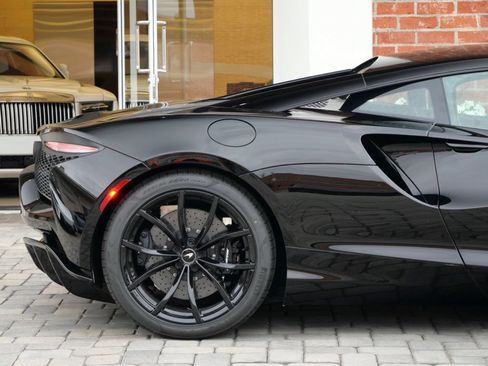 Used 2023 McLaren Artura RWD image 15