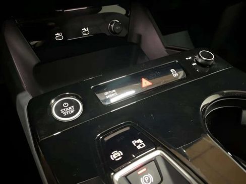 Used 2025 Audi Q6 e-tron Premium w/ Convenience Package RWD image 83