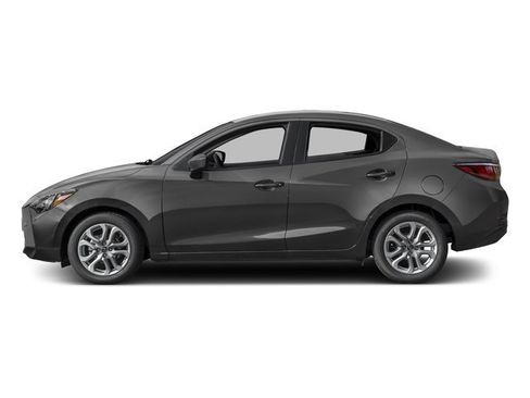 Used 2017 Toyota Yaris iA FWD image 3