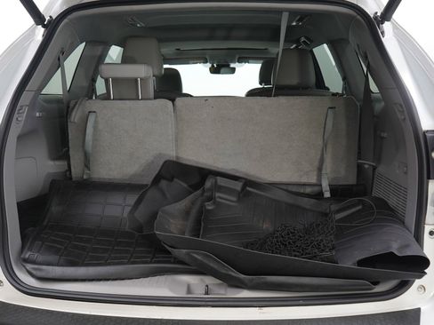 Used 2017 Toyota Highlander Limited AWD/4WD image 9