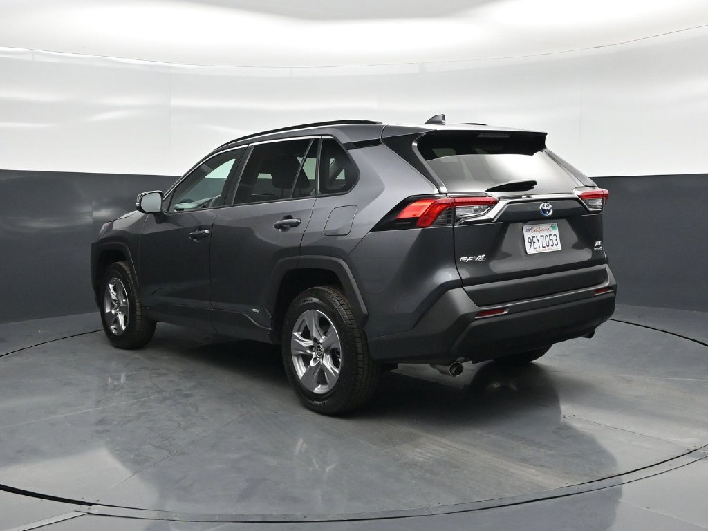 Used 2022 Toyota RAV4 XLE AWD/4WD image 6