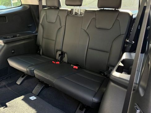 Used 2025 Kia Telluride S FWD image 11