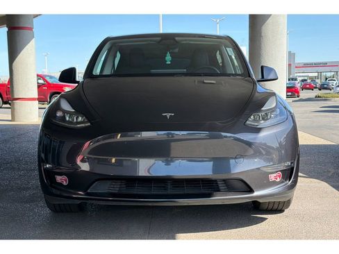 Used 2024 Tesla Model Y Long Range image 3