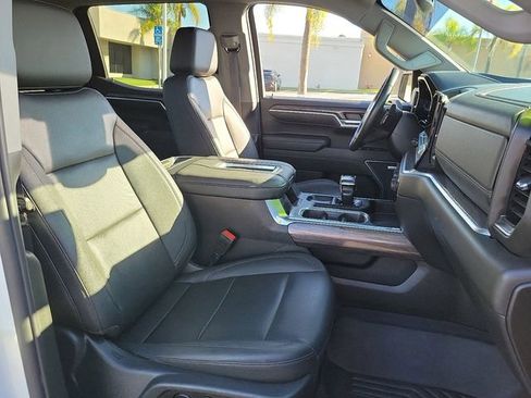 Used 2022 Chevrolet Silverado 1500 LTZ image 18