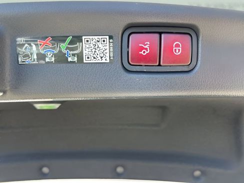 Used 2025 Mercedes-Benz C 300 4MATIC Sedan image 28