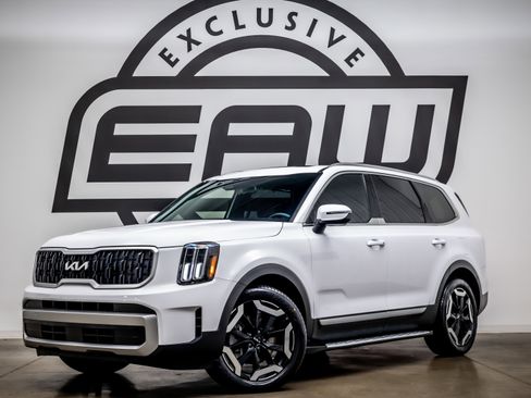 Used 2023 Kia Telluride EX w/ EX Captain's Chair Package FWD image 1